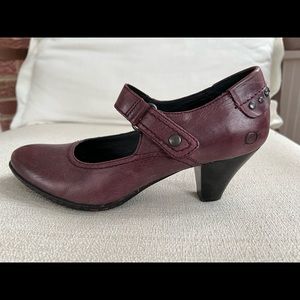 Born Ari Mary Jane Burgundy/Purple heels. New in Box